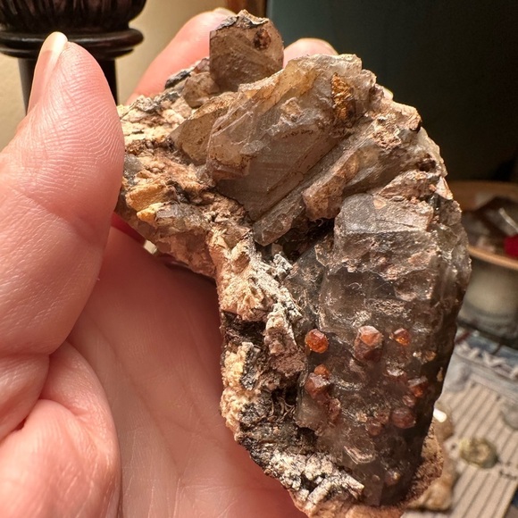 Chocolate Smoky Quartz and garnet gem specimens on matrix 155 g - Picture 9 of 15
